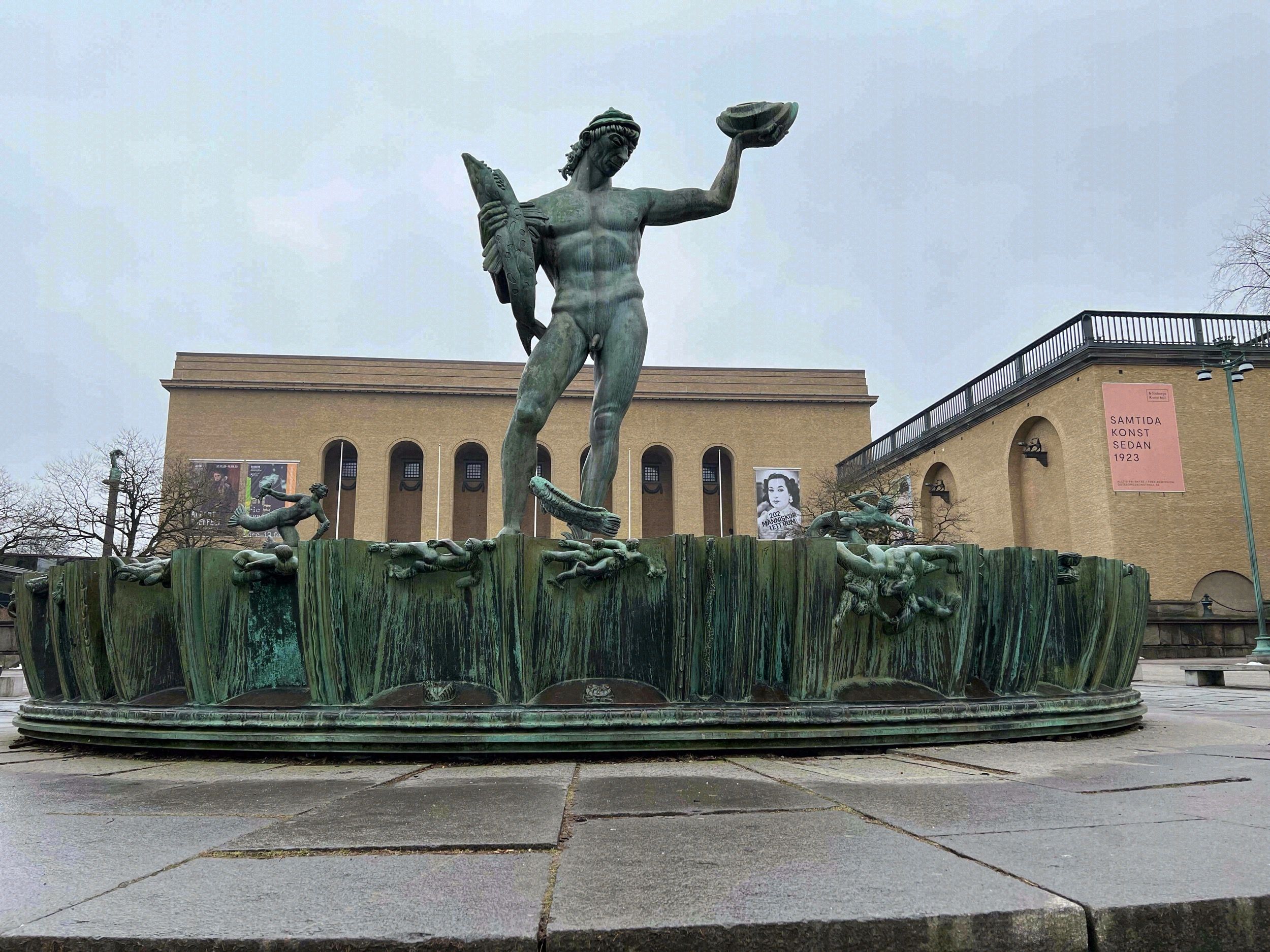 Der beruehmte Poseidonbrunnen von Carl Milles steht vor dem Göteborgs Konstmuseum auf der Götaplatsen, dem zentralen Kulturplatz am oberen Ende der Avenyn.