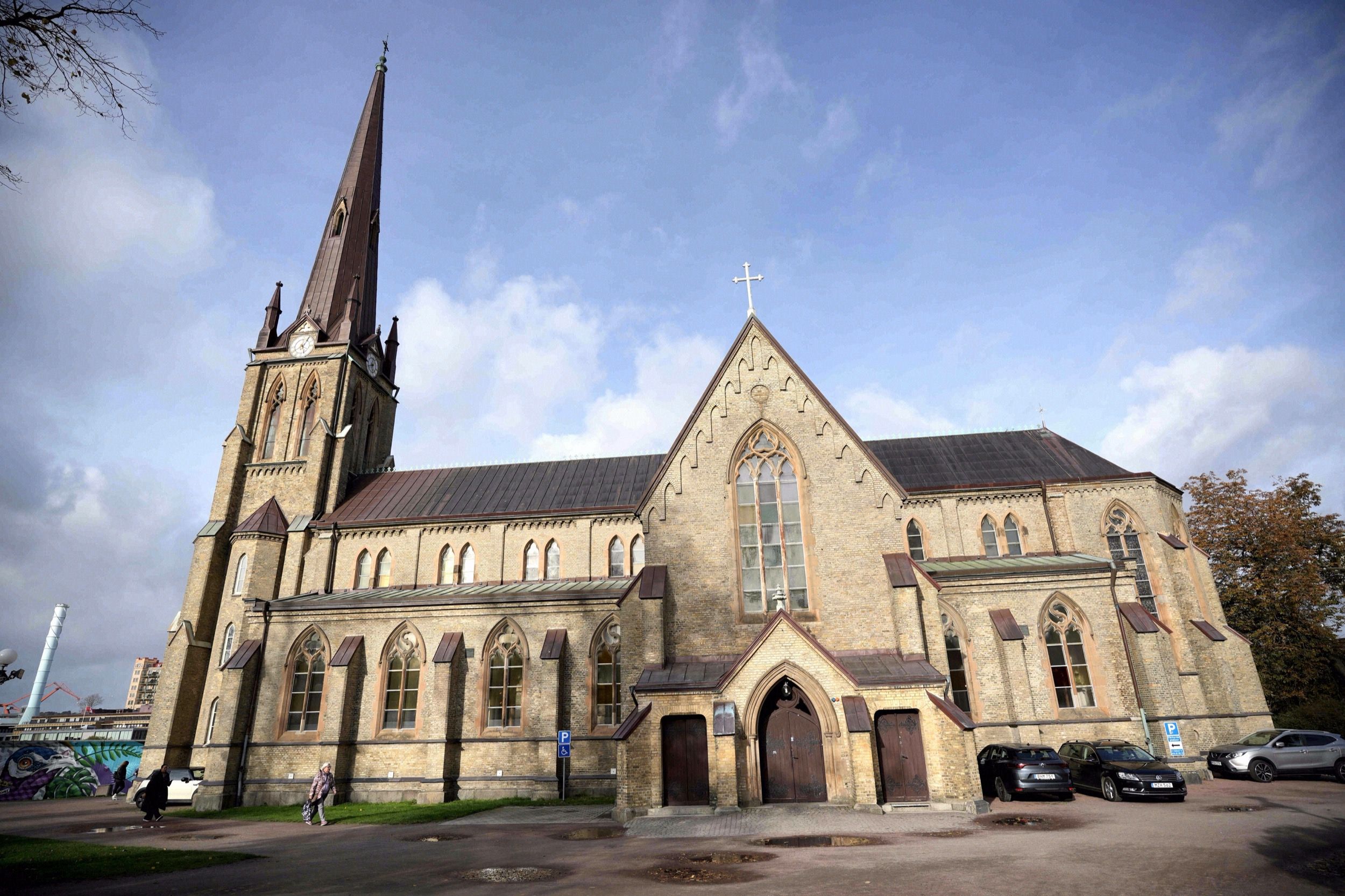 Die neugotische Haga kyrka mit ihrem charakteristischen Spitzturm ist eines der Wahrzeichen des Stadtviertels Haga.